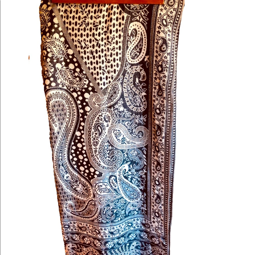 White and Navy oversized Shawl. Paisley Print fringed. One size